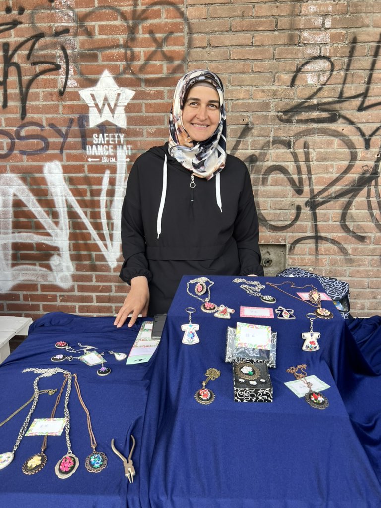 social_label_'s tweet image. @DoGoodMarket met enthousiaste deelnemers werkplaatsen, creatieve en sociaal ondernemers in de Makerstraat @werkwarenhuis en #sociallabel #shop