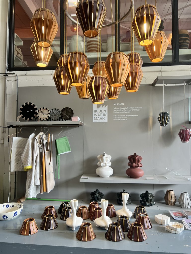 social_label_'s tweet image. @DoGoodMarket met enthousiaste deelnemers werkplaatsen, creatieve en sociaal ondernemers in de Makerstraat @werkwarenhuis en #sociallabel #shop