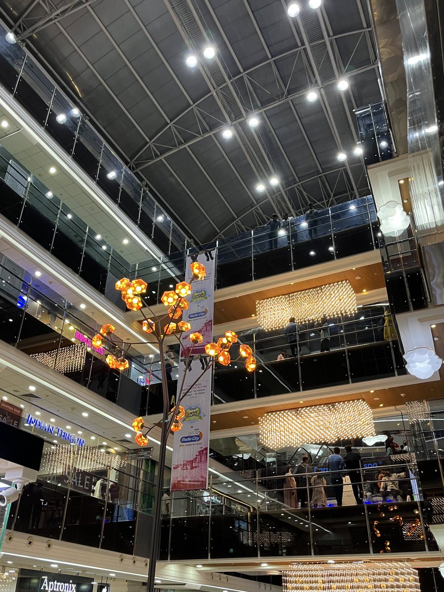 keefar_'s tweet photo. Day With my Angel 👼 #Funmall https://t.co/nElCiuKr7t