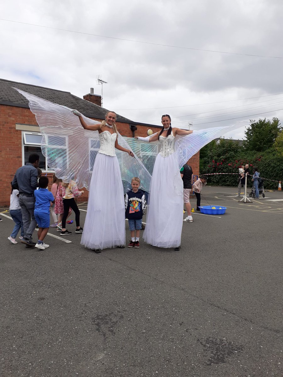 ptaofstmarys's tweet photo. Thank you to all that helped out and attended @StMaryB17 and St Mary's Church #summerfete

Great turn out! #funtimes #catholiclife #tombola #circusworkshop #juggler #firebreathers #stiltwalkers #facepainters #glitter https://t.co/qTPYOiL58P