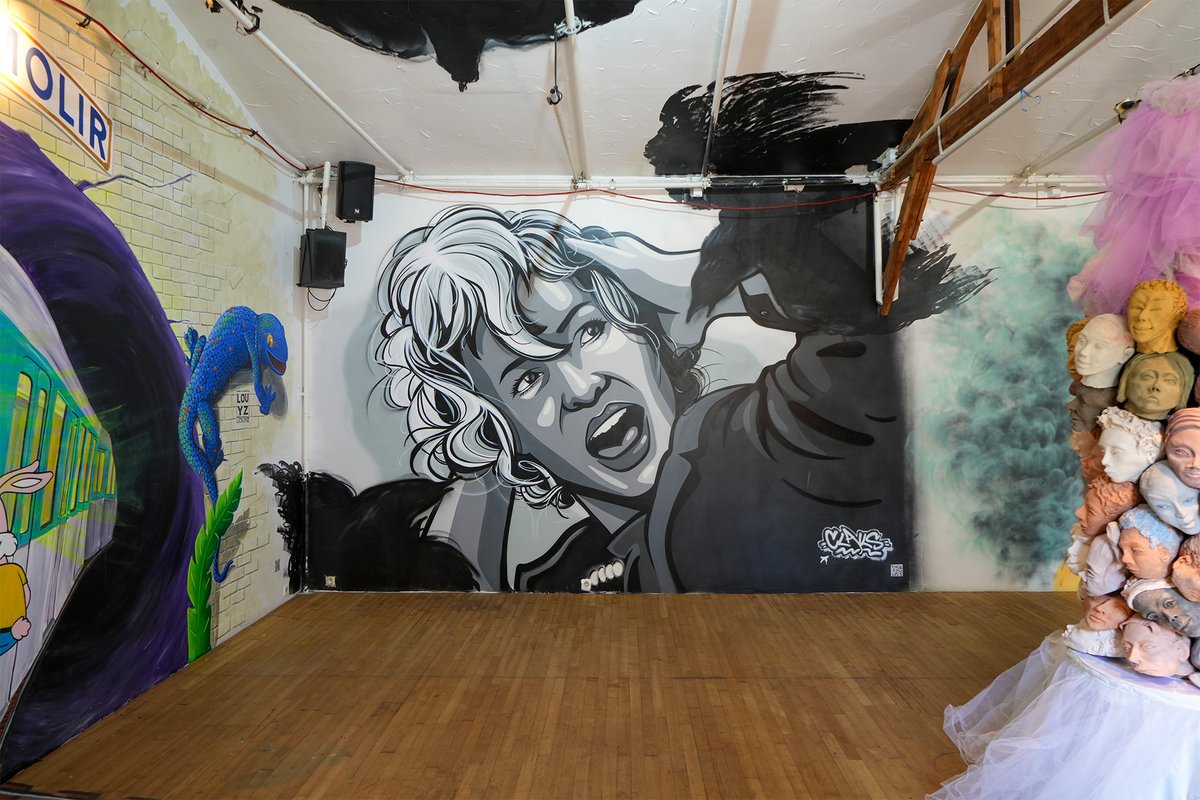 «Permis de Démolir» à Champigny jusqu'au 8/7, avant la destruction de l'espace pour une future ligne de métro du Grand Paris. #StreetArt
(plus de photos et le nom des artistes sur Instagram)