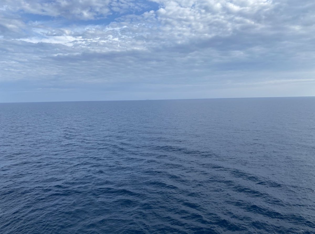 10pico's tweet photo. 豪華客船の旅🚢
ダイヤモンドプリンセス美香w  ハウステンボス、綺麗な街並みだったなぁー　船は、見渡せば、海・海・海でいつまでも見ていたい⛴️。で神戸に帰って来ました。黄色の🚌に、黄色のキャリーバックで名古屋に帰ります。
#クルーズ安くいけるよ　#豪華客船を格安で #船旅
#MSCに7月20日から https://t.co/HZJhoWvkiD