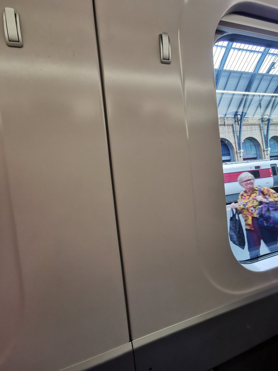 Rebecca Sweeney tweet media