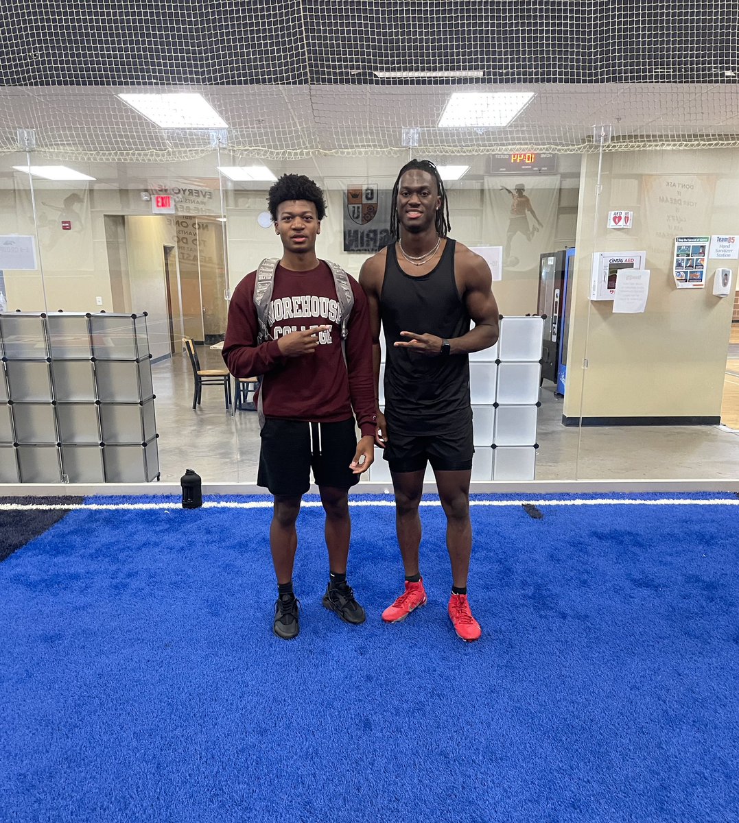 myles1_2024's tweet photo. To be the BEST you have to learn from the BEST! @MarvHarrisonJr @OhioStateFB https://t.co/nQvmiWO7OU