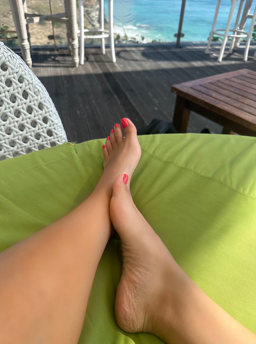 YesMissEva's tweet photo. You know you don't deserve my pretty feet, at least be useful and send $75 to my bank account now!

Findom Femdom Finsub Cuck https://t.co/4U3e5a7fdF