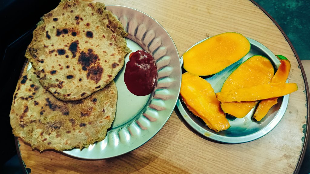 lafda_nakko's tweet image. लोकी के परांठे और रसीले आम
#MangoMan