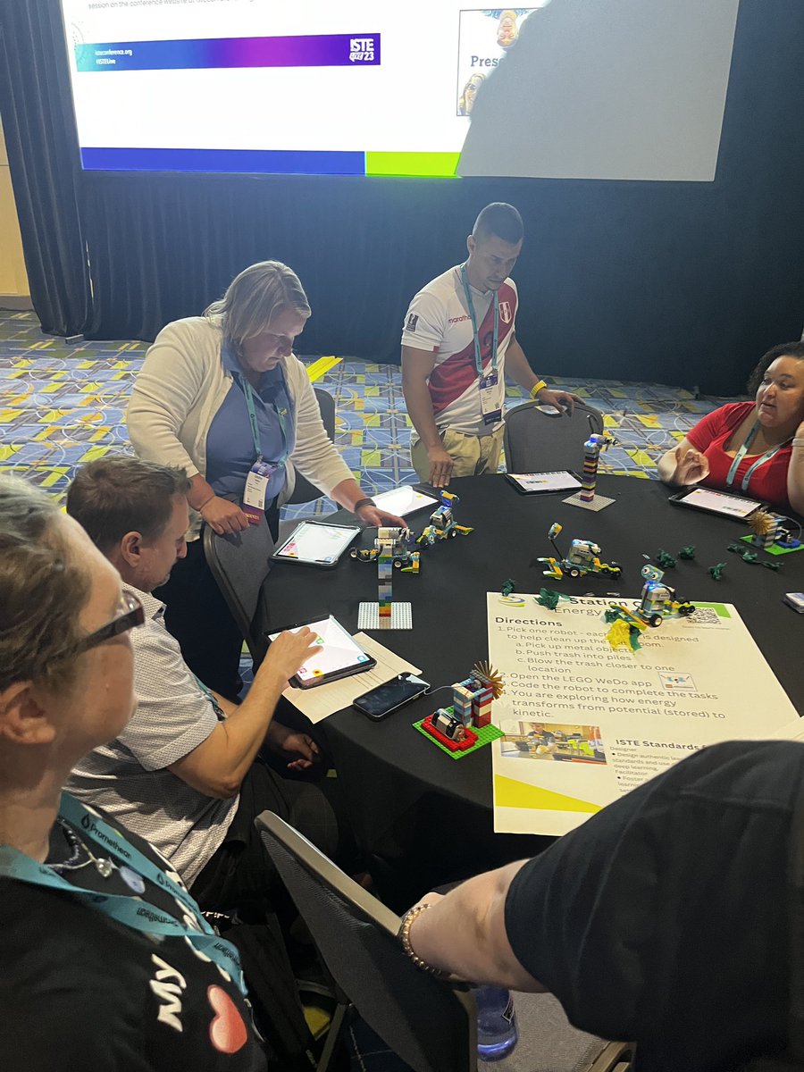 <a href="/RogerBellNTA/">Roger Bell New Tech Academy</a> takes on <a href="/ISTEofficial/">ISTE</a> in Philly. We loved sharing our #nextlevelprojects with others! #nctoypoy