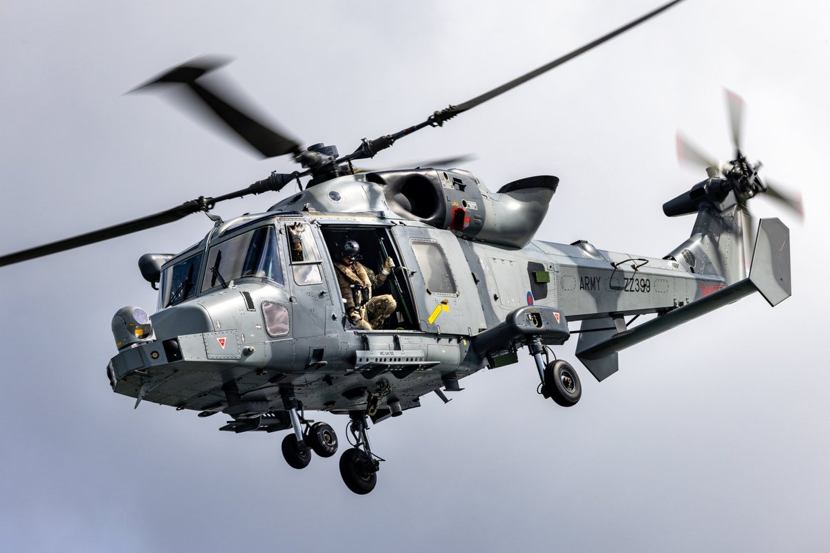 Wildcat ZZ399 from @847NAS during the #marinedagen at #denhelder performing fastrope and helicasting demonstration