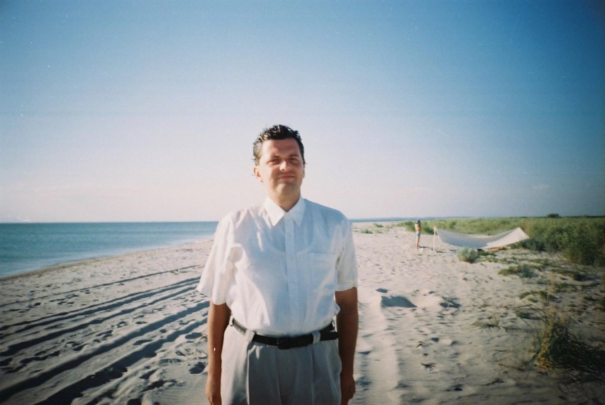 tomafotograaf's tweet photo. Some more holiday photographs of Igor Shapovalenko (I wrote about him earlier). The pictures were taken with a film camera in 2005-2010. #firstselfies #35mm https://t.co/v3MvgV6PCc