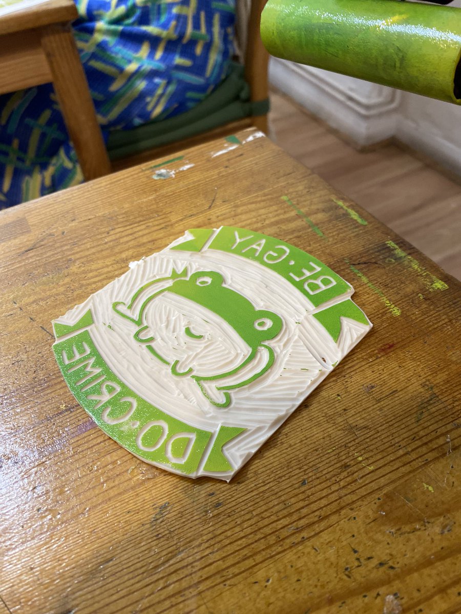 Enjoyed running a LGBTQ+ linocut workshop this morning <a href="/StMargaretsLDN/">St. Margaret's House</a> Thanks to all who came along!💖 🏳️‍⚧️ 🏳️‍🌈 #HappyPride2023 #Pride2023 

More queer printmaking coming up in the autumn ✨