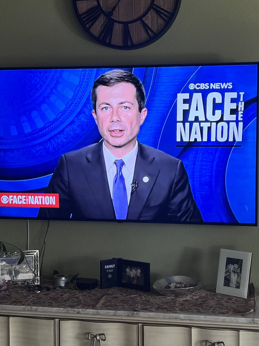 kathleengodfre4's tweet photo. Great interview on Face the Nation with my Buttifriend❤️ https://t.co/1qdH5istFW