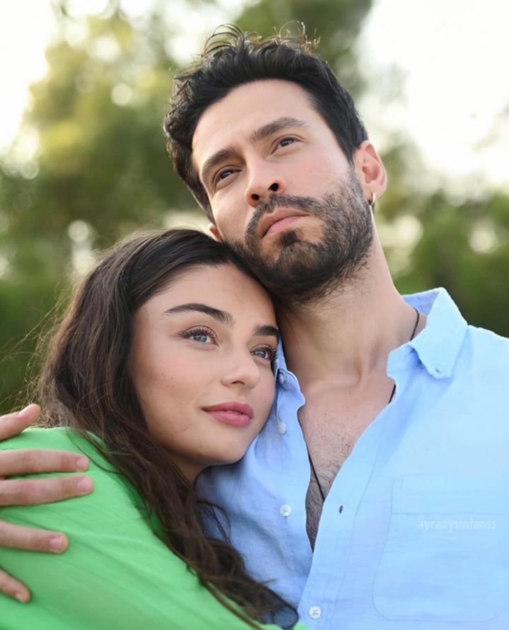 I can consider my self a fan for #EkinKoç ,I watched many shows &amp; movies for him and he always makes me feel satisfied from watching his acting with his charming smile, voice tone ,he always enchanted me.
I watched #Senİnandir made me discover a hidden gem #aycaaysinturan
⬇️
