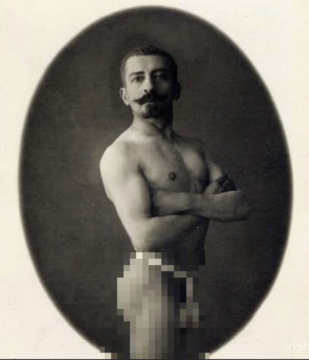 ÇOK ÖNEMLİ LÜTFEN
OKUYUN ve SİZLERDE PAYLAŞIN⚠️

Şu Fotoğrafı Özür Dileyerek
Paylaşıyorum. Şahsın ismi
Pierre Loti, Halid Bin Zeyd
Ebu Eyyüb El Ensâri Hz'nin
Adını Taşıyan Eyüp İlçesinin En Hakim
Tepesine ismi Verilen 🇫🇷 Fransız
Eşcinsel.

💢 Eyüp'te Sahâbe Kabirleri Var.
(Ebu