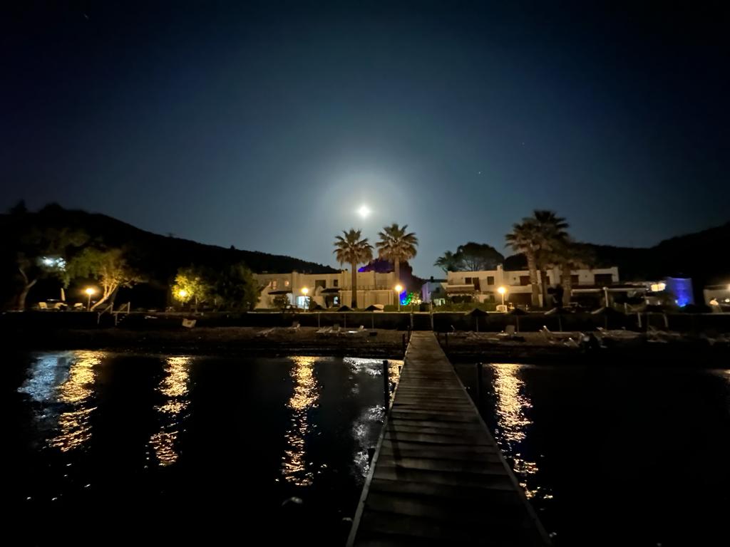 Arzu_Eygi's tweet photo. #FullMoon #moonlight #summernight #phokai https://t.co/0MpXn6vjuu