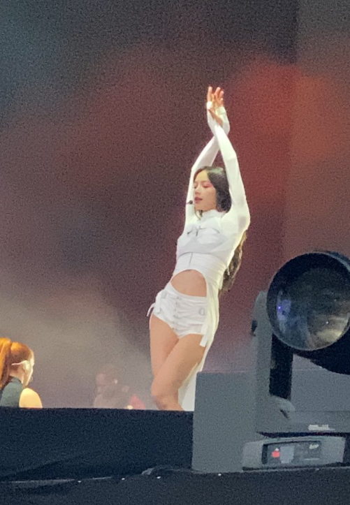AboutMusicYT's tweet photo. BLACKPINK's Lisa is gorgeous at BST Hyde Park. https://t.co/RohWDbpDps