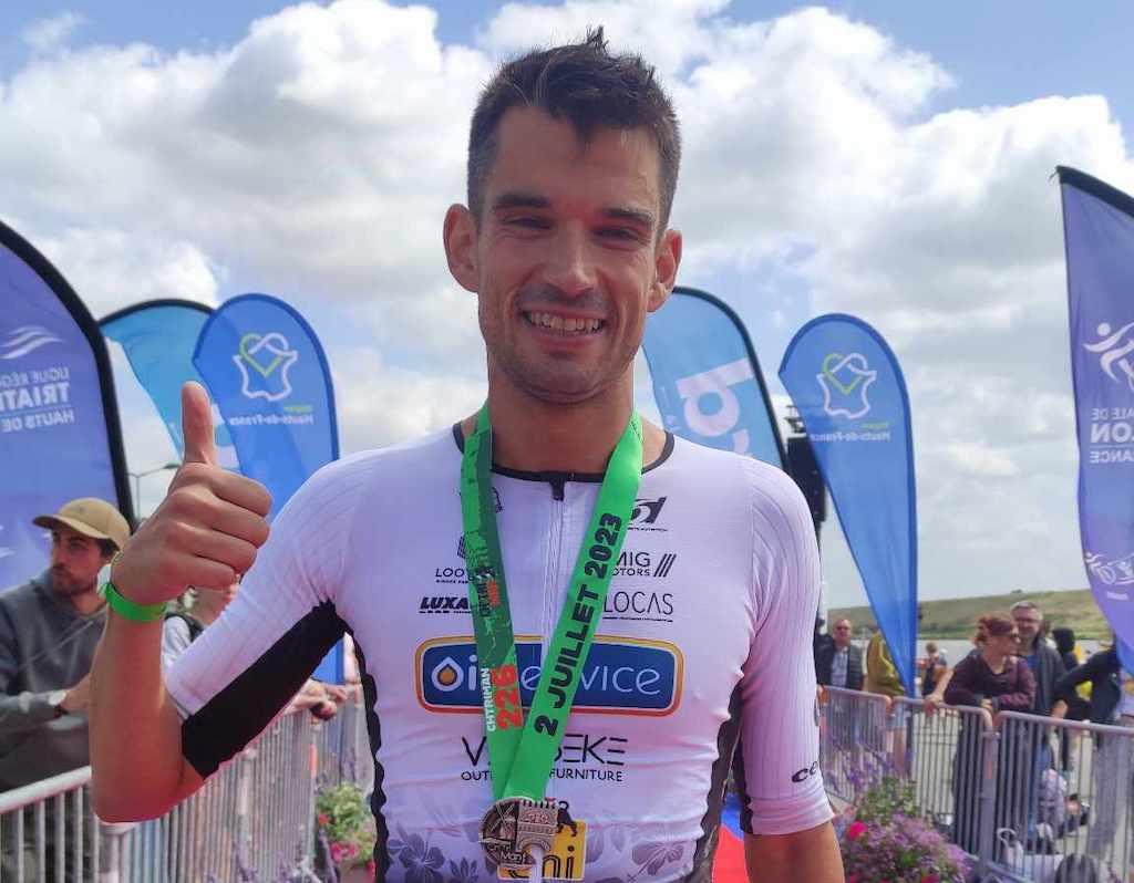 Een volledige triatlon winnen is al geweldig, maar het wordt nog mooier als je partner even later ook de winst pakt. Wat een Ch'Triman voor Lore Vanclooster en Tom Mets! Ook Belgisch succes in 111 duatlon en 113 halve triatlon. Gravelines was van ons ;-)

3athlon.be/2023/07/02/bel…