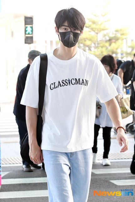 eunwoo tweet media