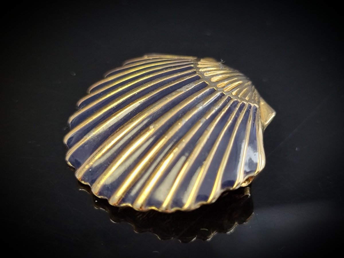 rina19545896's tweet photo. Excited to share the latest addition to my #etsy shop: Gold and black enamel shell brooch pin, 50th birthday gift for women jewelry https://t.co/RDjd3iD8tU #gold #nautical #black #no #women #brass #artdeco #shelljewelry #shellbrooch https://t.co/CWyshwqpFE