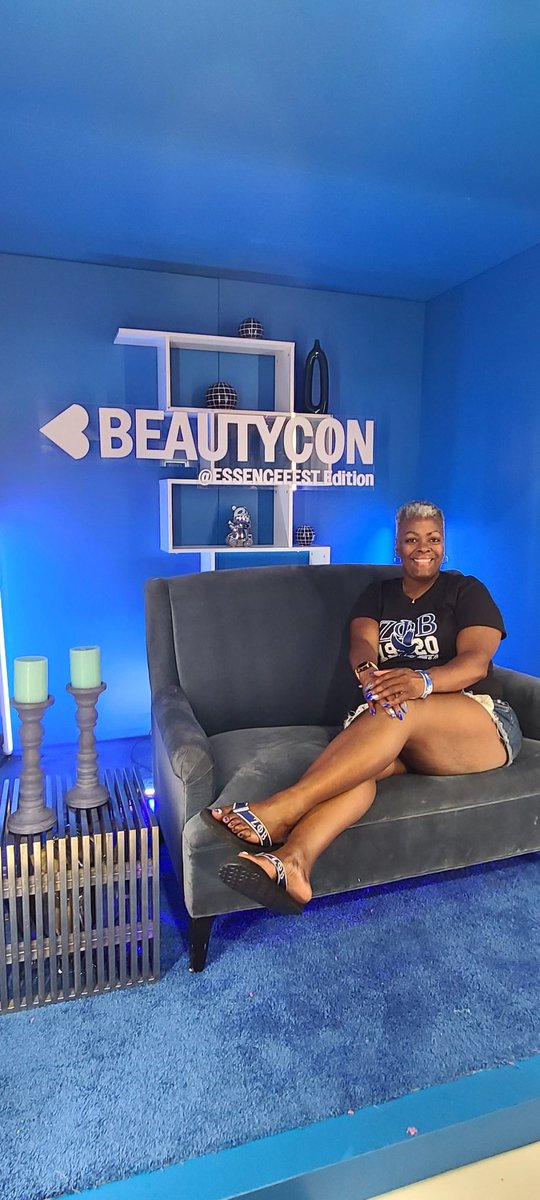 DaOpalQueen's tweet photo. Essence Music Festival #findingjoy #loveyourself #healyourself #treatyoself #musiclover #essencemusicfestival #essencefestival23 https://t.co/XSXYuw1znY