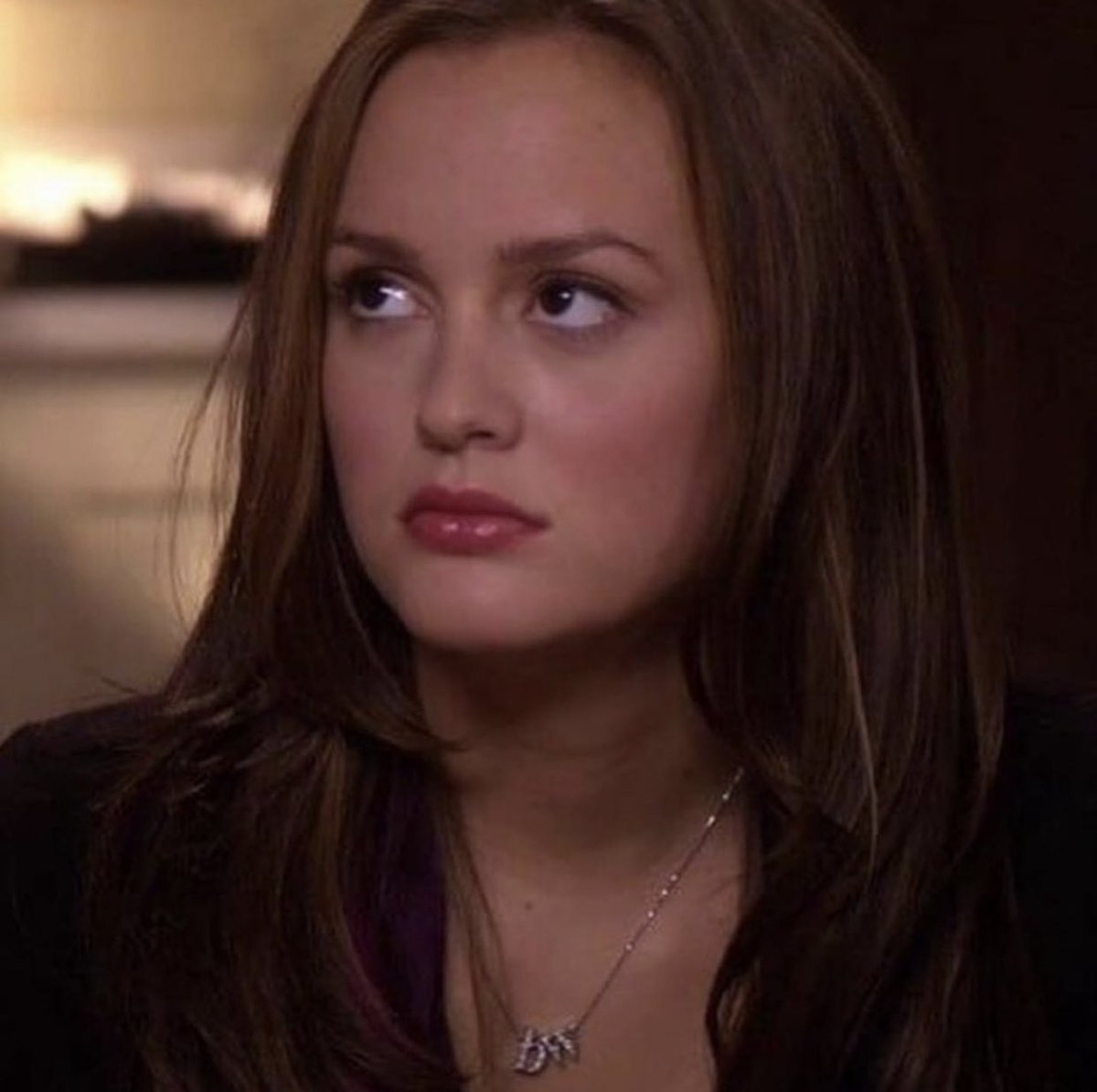 PopCulture2000s's tweet photo. hot girls wear initials necklaces https://t.co/pCCHlsbQbP