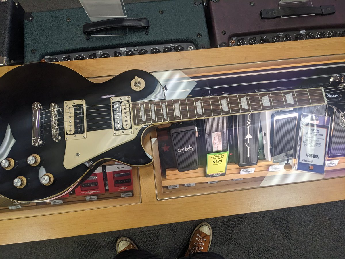 HellHammer413's tweet photo. @josemangin Dude check out my new toy! Epiphone Les Paul Classic! https://t.co/FXgOXBRlha