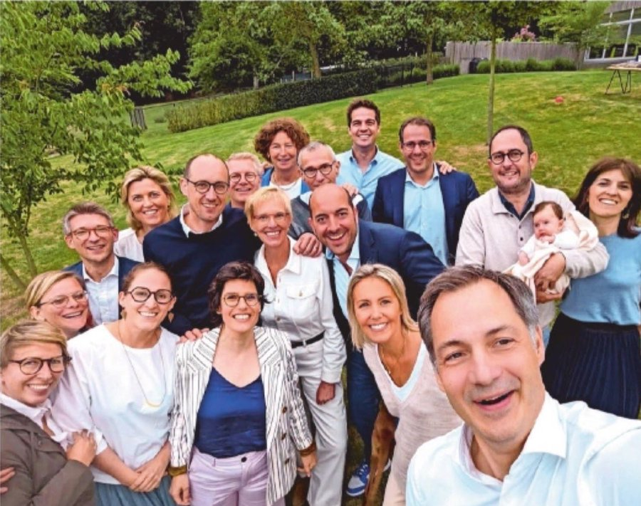 LucvanBalberghe's tweet photo. Ziehier het orkest van de Titanic: https://t.co/1qsZM37frw