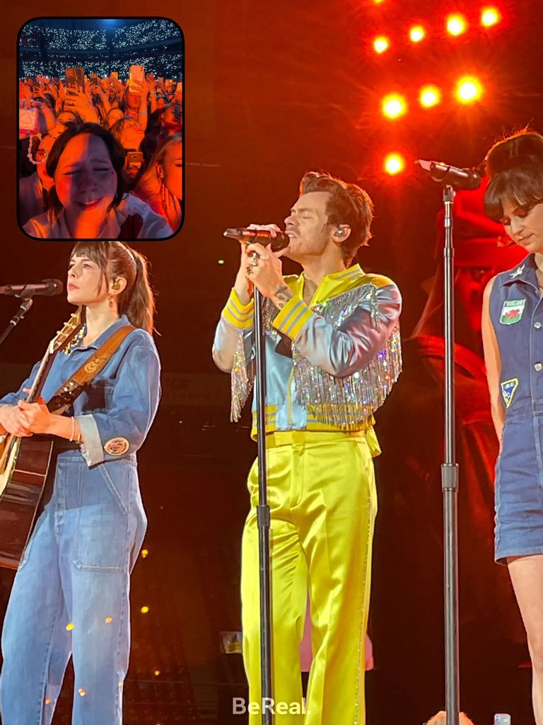 maplehrry's tweet image. TAK GO KOCHAM EJZU TAK GO KOCHAM #HarryStylesLoveOnTourWarszawa