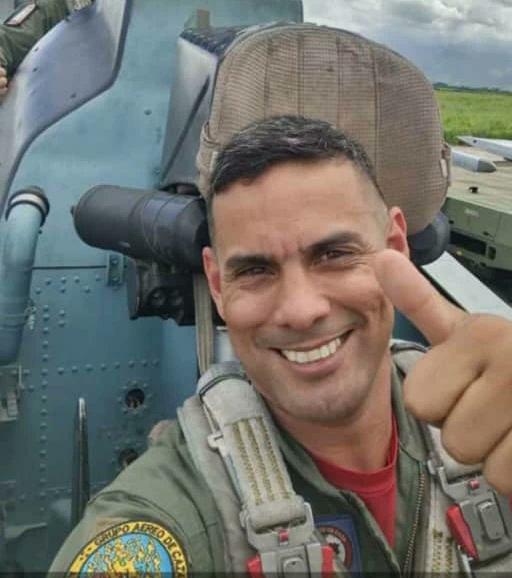 Hoy la gran familia de la Aviación Militar Bolivariana despide a un gran soldado y defensor del cielo patrio, el Cnel. Paulino Millán Sabino "Obelisco" quien alza su vuelo más alto. Honor y Gloria para este insigne piloto de caza, quien ofrendó su vida por el deber militar.