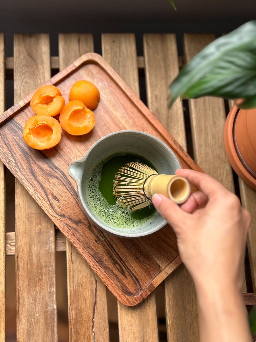 chaimusafir's tweet photo. Apricot Matcha Latte! 
Recipe: https://t.co/qZUAswDyV3 
Matcha @FirebellyTea 
#matcha #latte #tealove https://t.co/c3uzXDha8e