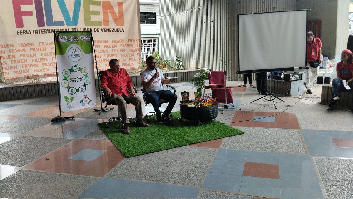 juancperez76's tweet photo. #AmarEsPoesia que orgulloso de mi hermano @ToroBelisario bautizando en la #FILVEN2023 en #Merida su libro con apoyo de @gobernacionmrd y nuestro hermano @JEHYSONGUZMAN quien además realizó su prólogo #PorAmorAMerida estuvimos acompañandolo en tan extraordinario acto https://t.co/vFgilUFJb5