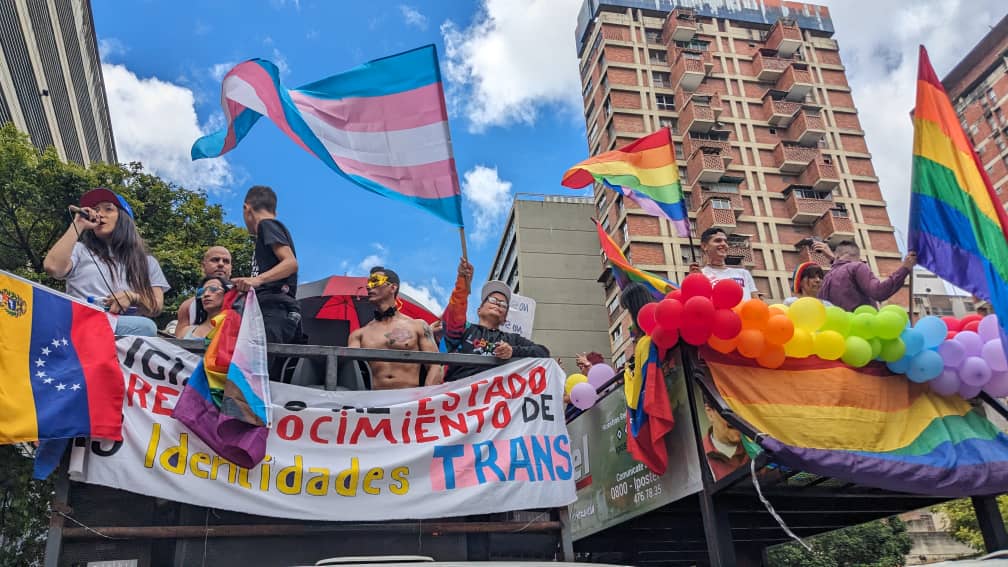 federiconiche_'s tweet image. Países Latinoamericanos a favor del Matrimonio Igualitario 🏳️‍🌈:

🇻🇪 65%
🇺🇾 62%
🇦🇷 52%
🇲🇽 49%
🇨🇱 46%
🇧🇷 45%
🇵🇷 33%
🇨🇷 29%
🇨🇴 28%
🇵🇪 26%

Fuente: Pew Research