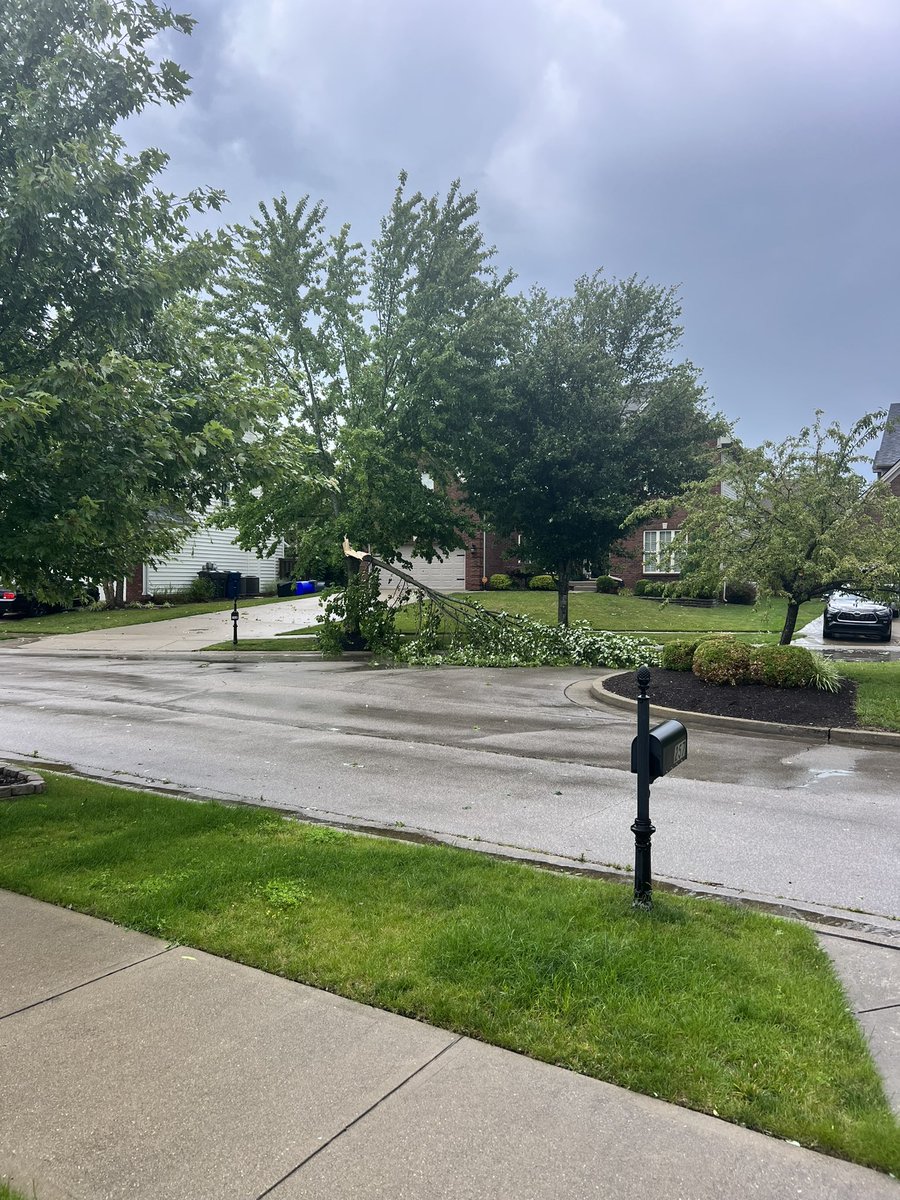 Stuart Hall neighborhood here in Lexington. <a href="/Kentuckyweather/">Chris Bailey</a> @JimWKYT