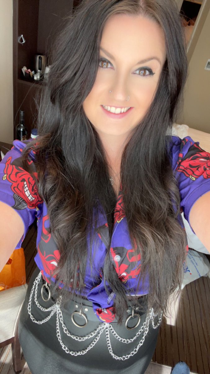 jo_green88's tweet photo. Had a fantastic night watching @MotleyCrue and @DefLeppard - dressed up for the occasion too! #thedirt https://t.co/5cU7Xh7ilR