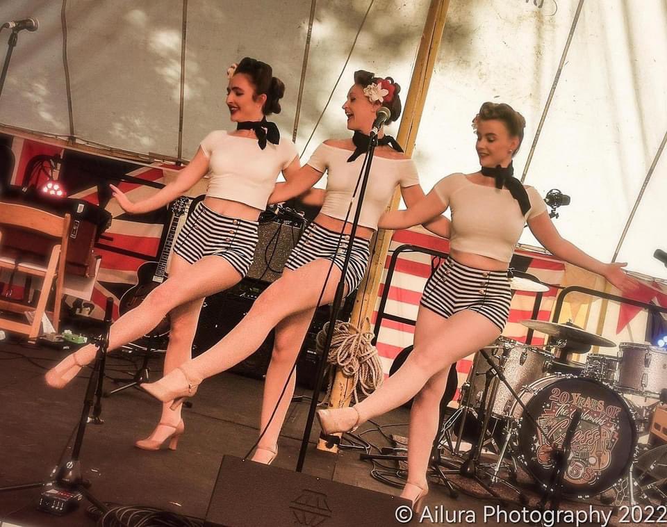 MyFavThingsUK's tweet photo. **NEXT SUNDAY**
Excited to be back @V4VCardiff 🏴󠁧󠁢󠁷󠁬󠁳󠁿
Such a fun &amp; friendly #festival with a fabulous line up 🙌

https://t.co/2fRqNyKgRr

 #v4vcardiff #vintageforvictory #cardiff #wales #vintageevent #sundayfunday #festival #livemusic #summer #summerfun #dancing #shopping https://t.co/aJ1Ei6EGBW