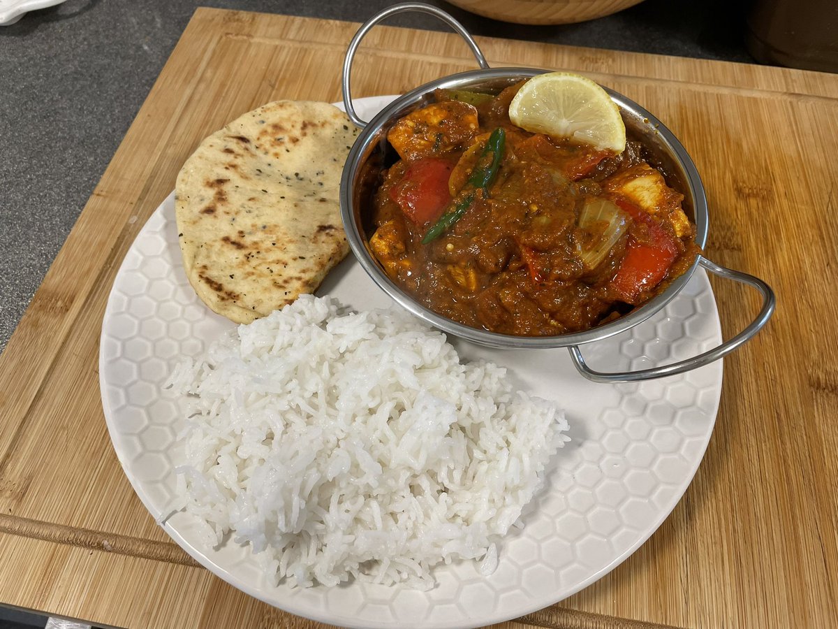 dancookdev's tweet photo. The 30 minute series has been great @Als_Kitchen_.  Gave me a good reason to make the base gravy.  Chicken jalfrezi recipe is top! https://t.co/IBRktQYiN1