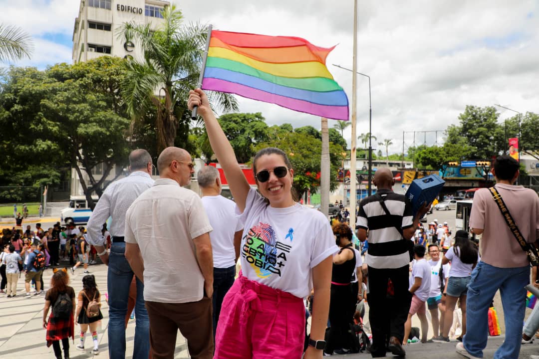 onuvenezuela's tweet photo. Hoy #2Jul las agencias de Naciones Unidas nos unimos como una sola voz en la Marcha Nacional del Orgullo #LGBTIQ+ para defender la diversidad y la inclusión porque todas las personas nacemos #LibresEIguales 🏳️‍🌈🏳️‍⚧️

#Pride2023 #75DUDH https://t.co/4RR9kPBL3X