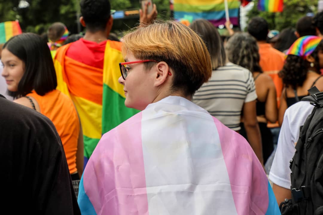 onuvenezuela's tweet photo. Hoy #2Jul las agencias de Naciones Unidas nos unimos como una sola voz en la Marcha Nacional del Orgullo #LGBTIQ+ para defender la diversidad y la inclusión porque todas las personas nacemos #LibresEIguales 🏳️‍🌈🏳️‍⚧️

#Pride2023 #75DUDH https://t.co/4RR9kPBL3X