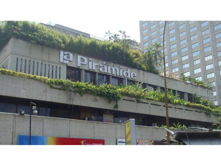 DiGeronimoRE's tweet photo. En el C.C. La Pirámide de Prados del Este en #Baruta #Caracas acaban de inaugurar un nuevo local de @Forumsm_ve.
Tienes la oportunidad de alquilar una oficina muy cerca, en la Torre Humboldt, y aprovechar la renovada actividad económica de esta zona.
https://t.co/lhti9UomTw https://t.co/bAsTUJgzkg