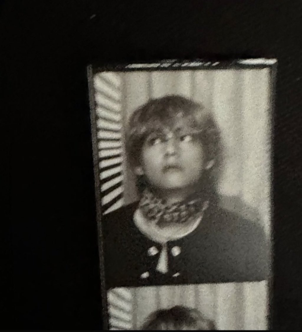 archivefortae's tweet photo. LOOK AT TAEHYUNG https://t.co/rxqQXDFthX