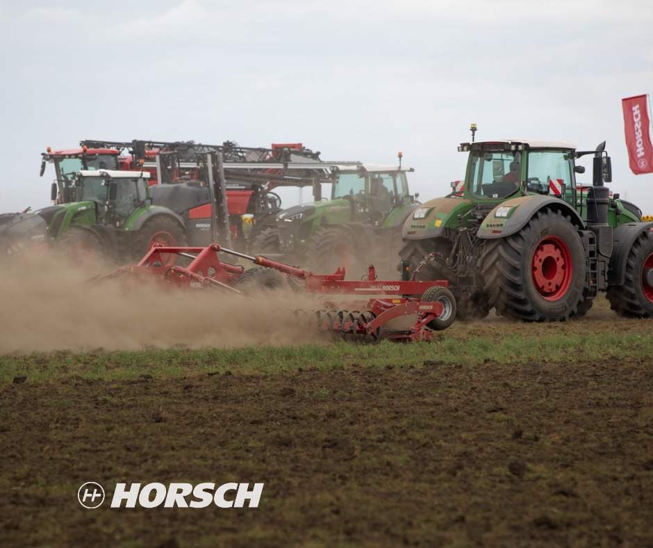 HORSCHMaschinen's tweet photo. ▶ #horsch machine demonstrations 
▶ Insights in local agriculture and challenges 
▶ Input on arable topics such as dealing with water in dry areas   
&amp; 
▶ The comparison of different cultivation concepts 

All this was on the agenda of the practical days in Romania https://t.co/4ryAHtDwS0
