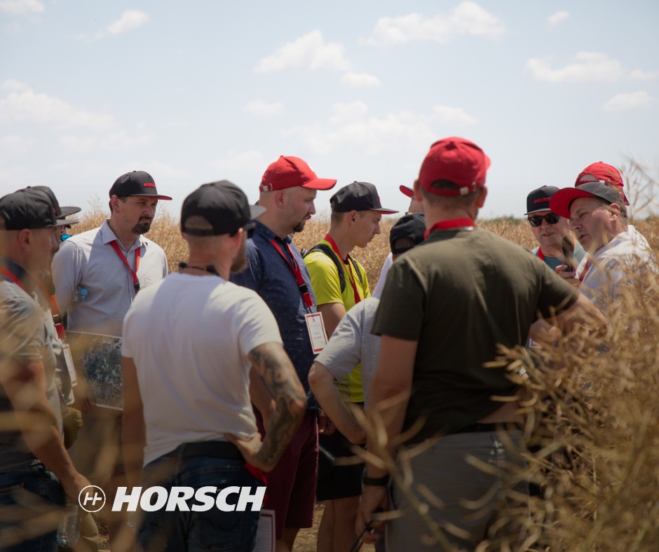 HORSCHMaschinen's tweet photo. ▶ #horsch machine demonstrations 
▶ Insights in local agriculture and challenges 
▶ Input on arable topics such as dealing with water in dry areas   
&amp; 
▶ The comparison of different cultivation concepts 

All this was on the agenda of the practical days in Romania https://t.co/4ryAHtDwS0