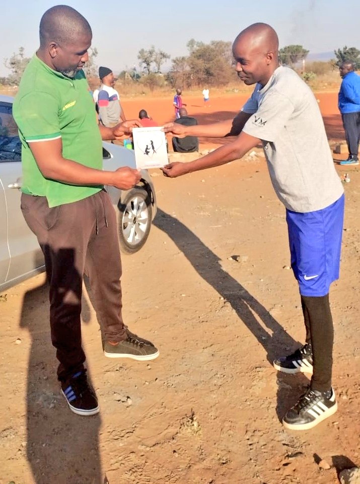 PfumyDr's tweet image. Had to sell him my book just after the game, he had a poor performance then I assumed that maybe even on the other side the performance could be worse therefore he needed my book to improve his love life. 
#copiesstillavailable #positiveresponse #Rhulani #datemyfamily