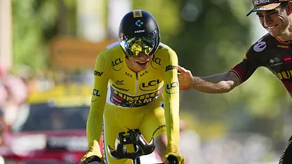 Jonas Vingegaard literally gifted Wout a stagewin last year. Cry me a river, Belgium. #TdF2023