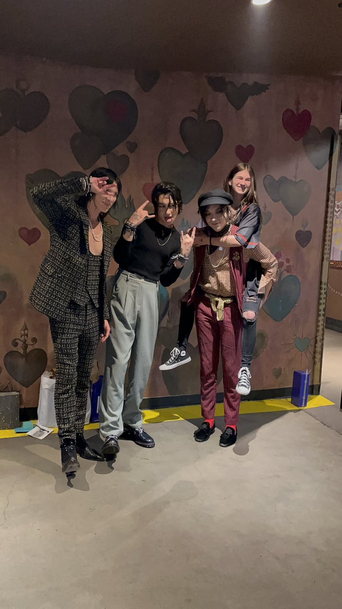 Axro747's tweet image. family 🖤