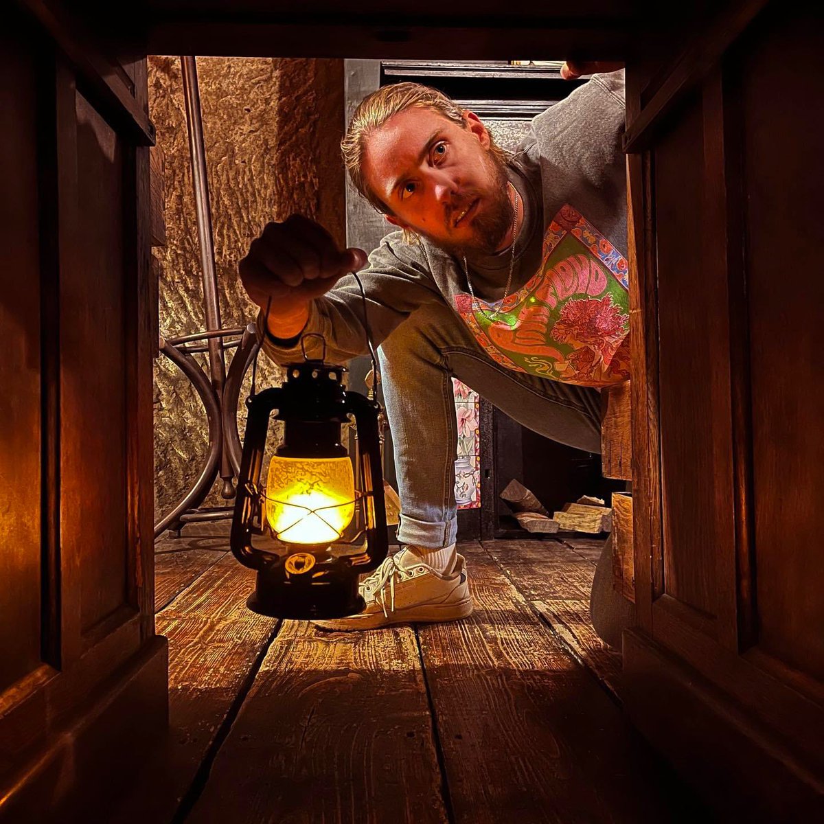 CaveEscapeNotts's tweet image. Looking for something to do in Nottingham? Van Helsing requires some assistance over at Cave Escape, can you help defeat Count Dracula before the sun sets? 🧛🏼‍♂️🦇

caveescape.co.uk/carfax

#escaperooms #escaperoom #nottingham #caveescape #caveescapenotts #escaperoomsnottingham