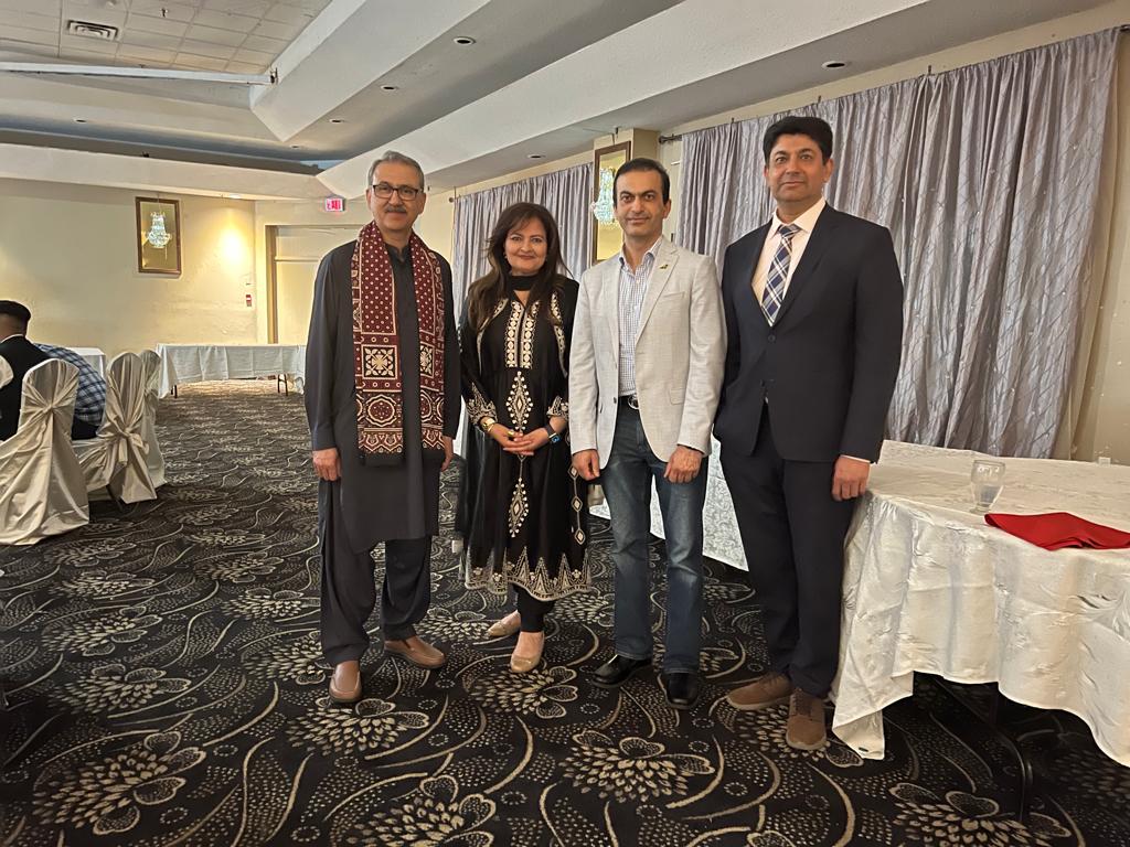 rafzal1305's tweet image. I am honoured and blessed with lovely people around me
@imranmian @faisaljav @humairahomes 
#communitystakeholders 
#realfriends 
#CanadaDay2023
