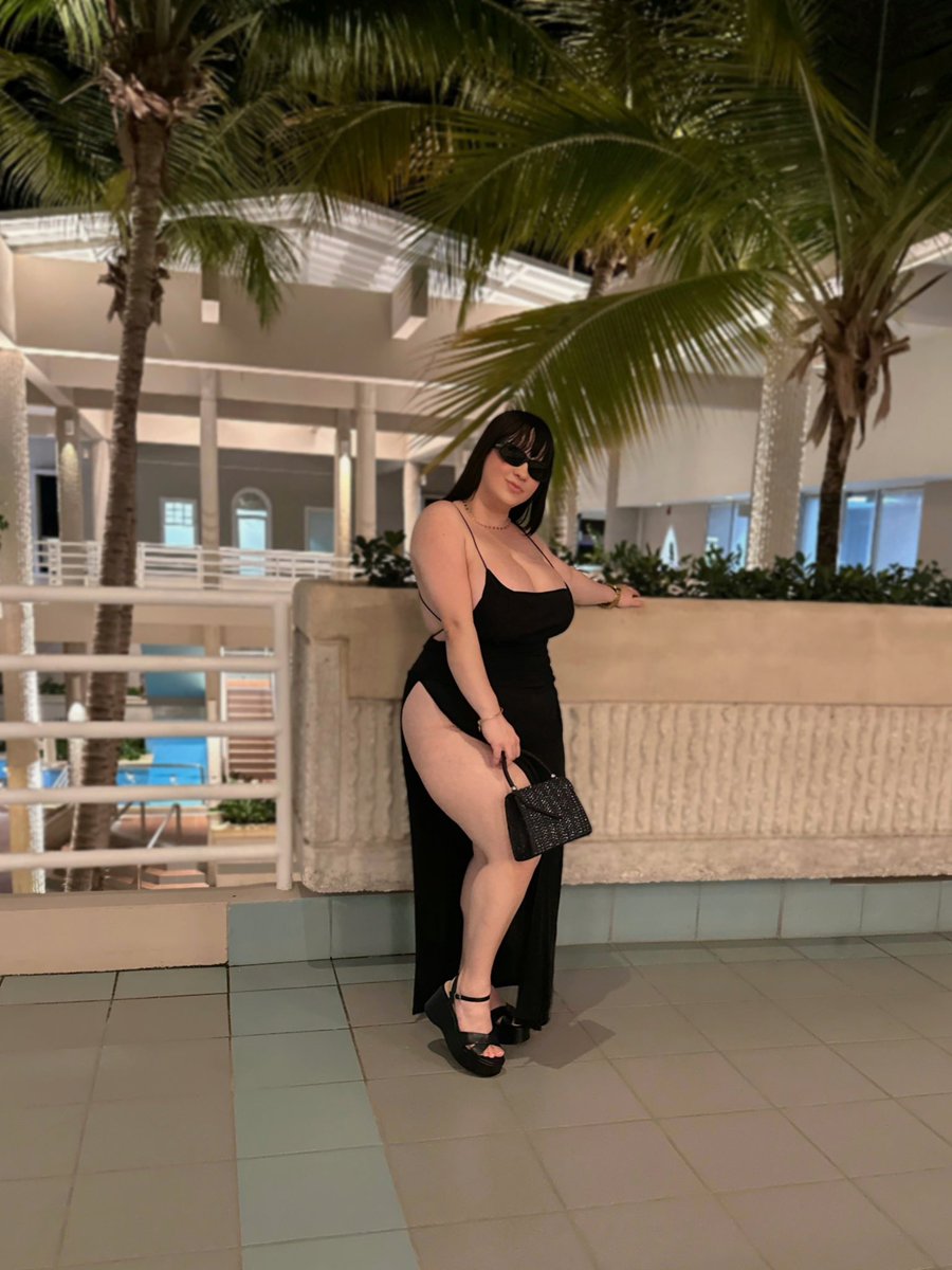 _jenifer3's tweet photo. Vacay 🌺🍹 https://t.co/B5ecry2DKU