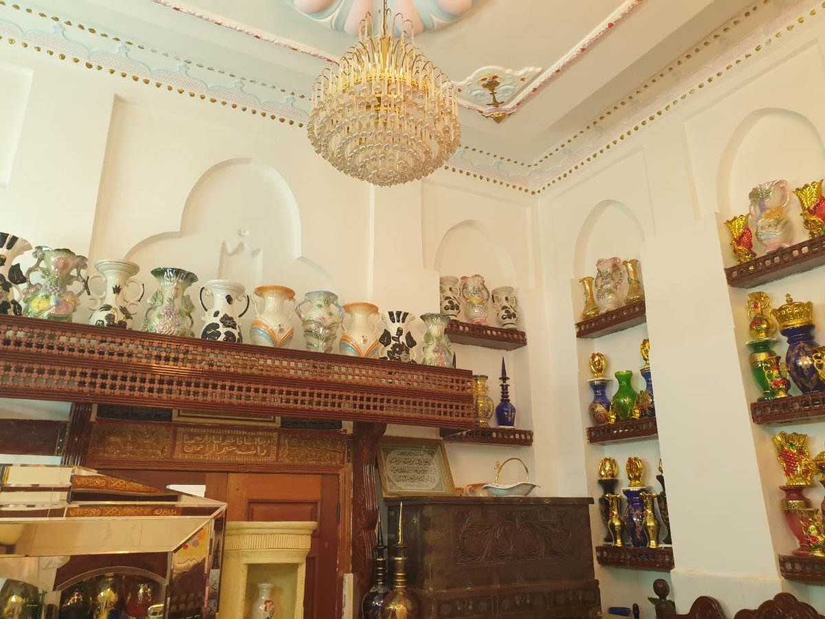 SaeedABasndwah's tweet photo. منزل السيد مصطفى محمد الشنقيطي مدير مالية القنفذة سابقا يرحمه الله. واحد أعيان ووجهاء مدينة القنفذة. يحضى و أسرته بمكانة اجتماعيه  داخل المدينة والمحافظة.
ويعد منزله المتكامل نموذجا لبيت القنفذة الشعبي وطرازها المعماري المميز ويشتمل على المربعة والخزانةوالصفة والبرندة والدهليس. https://t.co/eGkLpntBJE