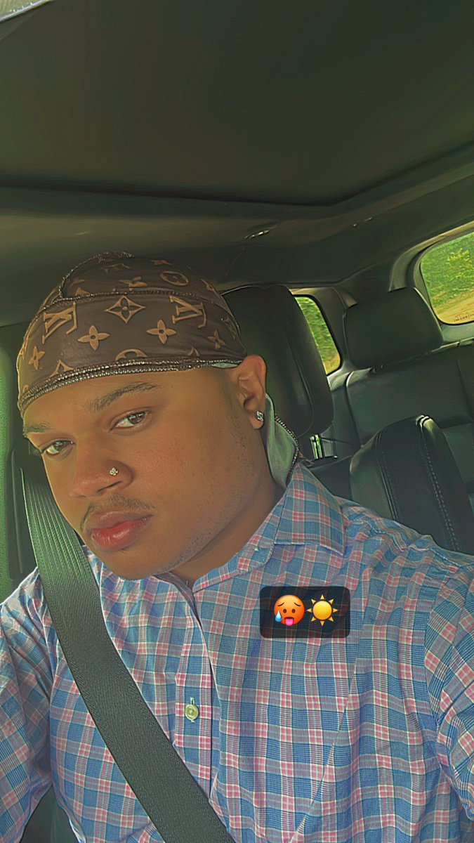 ErrickBabby's tweet image. Work uniform 🥺🥵 #alwaysatwork