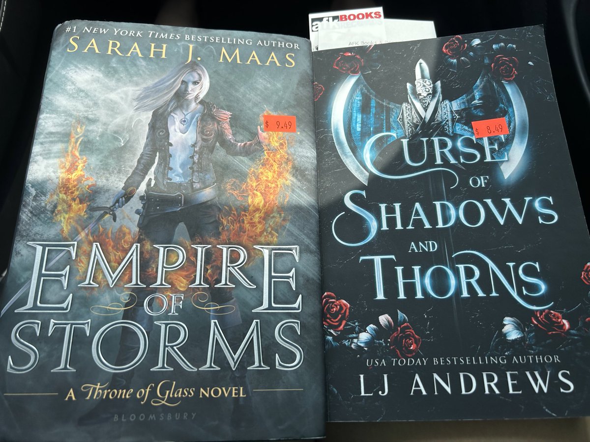 thatrenachick's tweet photo. Finally found a bookstore with great prices! 😍 https://t.co/0v6PLSMJIr